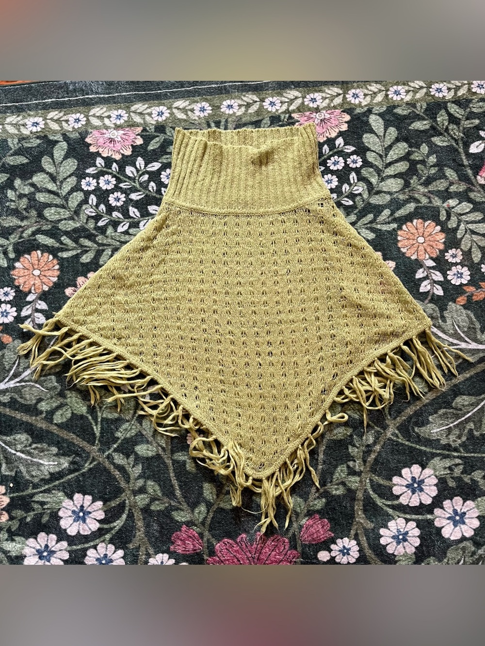 🍡 Beautiful Chartreuse Mohair Poncho 🍡